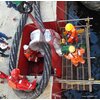 Operarios manipulando un grommets EN 13414-3 Grommets EN 13414-3
