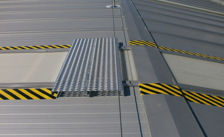 Balizamiento y señalizaciones en zonas de riesgo Cubierta con instalación de un balizamiento y señalización en zonas de riesgo