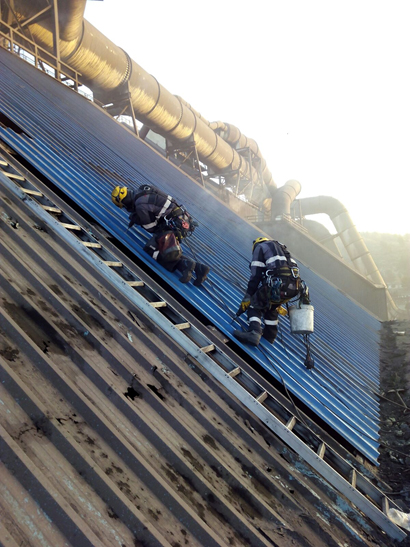 Instalación y mantenimiento de cerramientos industriales de fachada y tejado